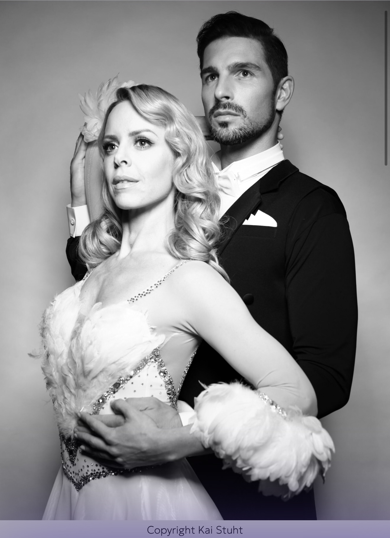 Isabel und Benjamin im Anzug und Kleid
